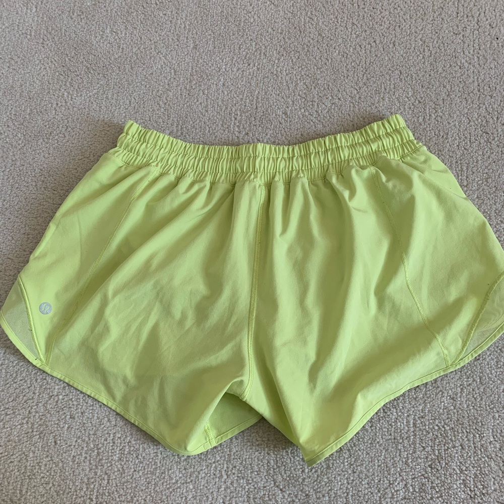 Lululemon hotty hot shorts || Size 8 Faded Zap ⚡️